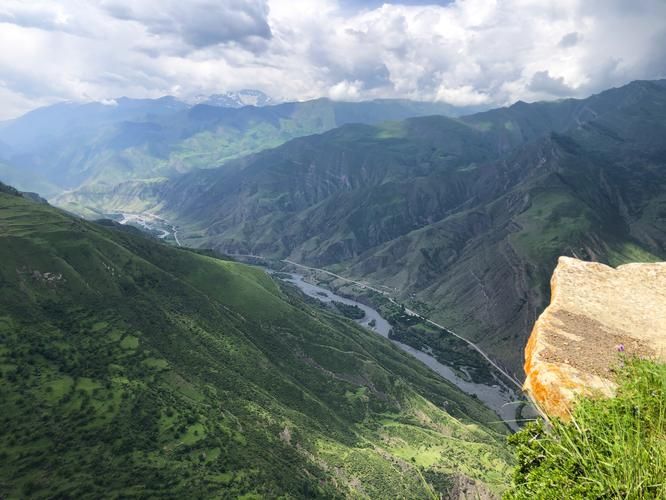 От кухни до гор — всё здесь дышит древностью